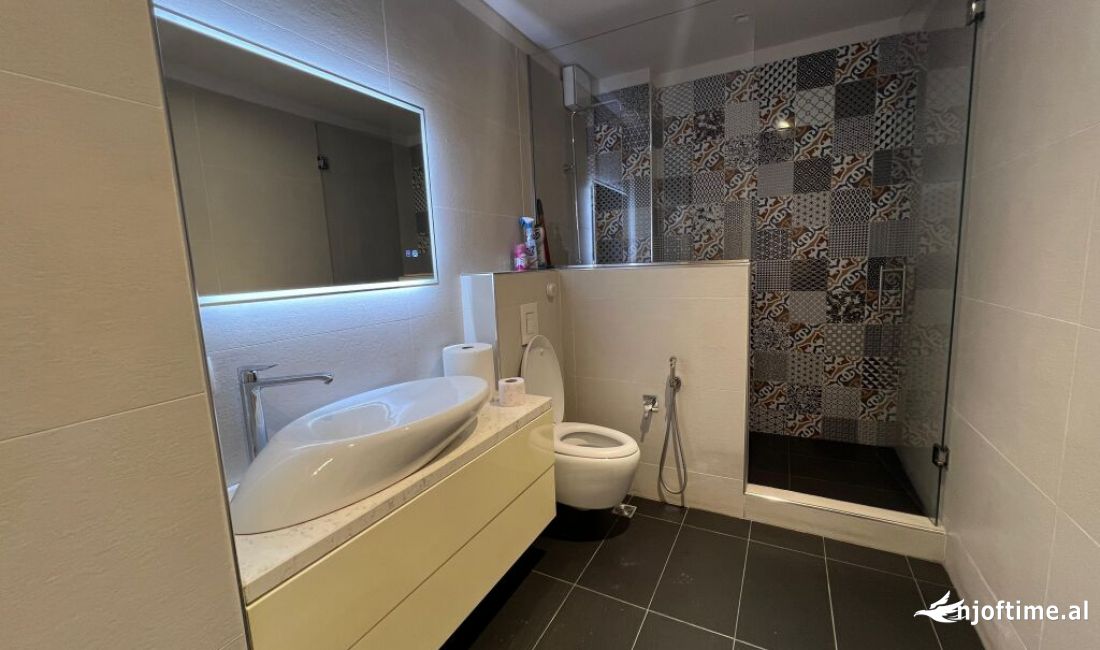 ZYRA PER QIRA TEK RING CENTER!