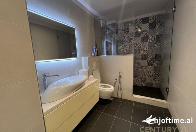 ZYRA PER QIRA TEK RING CENTER!