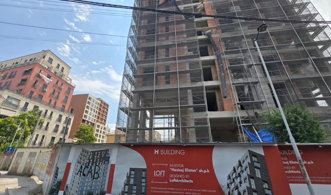 Shtepi ne shitje Apartament ne Tirane, 2+1, Mobilimi Bosh, pa mobiluar, Pagesa 183,000  Euro.