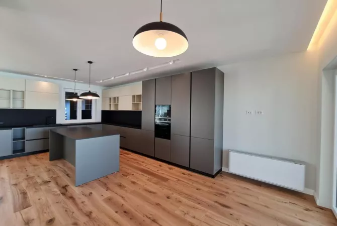 Villa di lusso in vendita a Tirana 4+1, SemiArredato