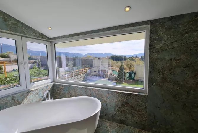 Villa di lusso in vendita a Tirana 4+1, SemiArredato