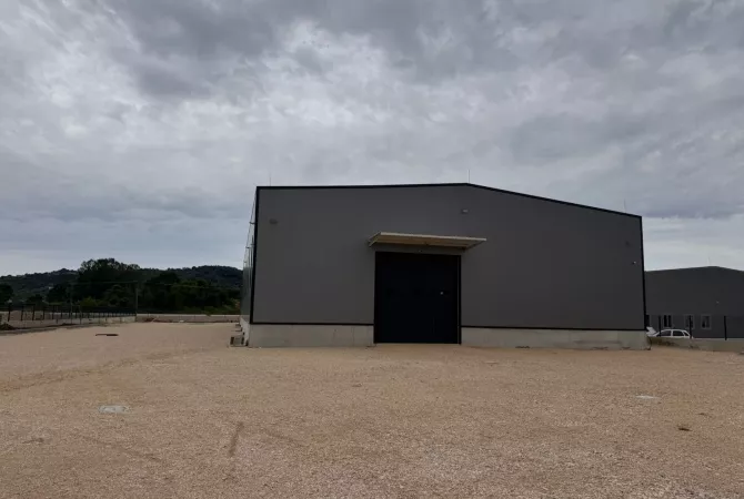 Business Property for Rent 4+1 in Tirana - 4,500 Euro