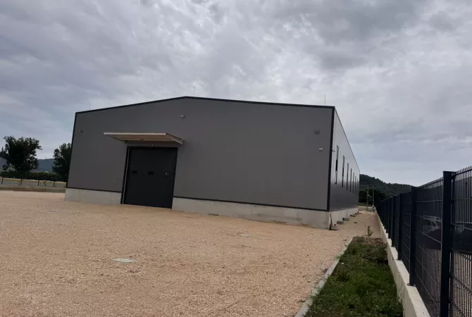 Business Property for Rent 4+1 in Tirana - 4,500 Euro