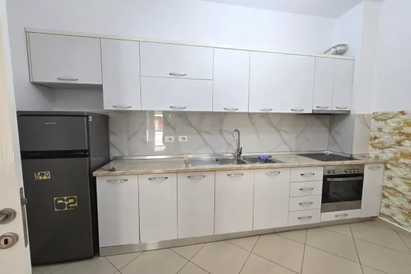 Shtepi me qera Apartament ne Tirane, 2+1, Mobilimi E mobiluar, Pagesa 550  Euro.