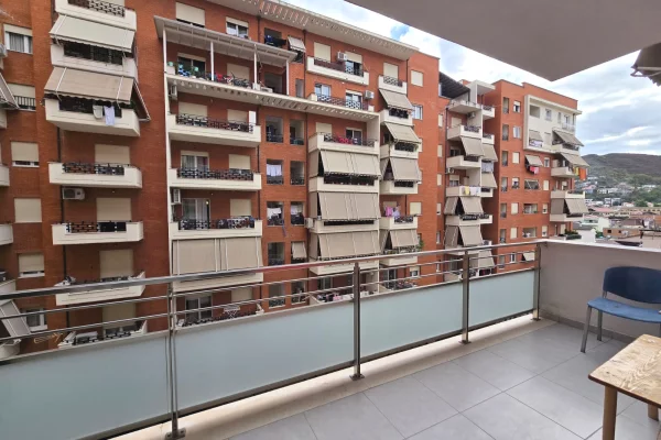 Shtepi me qera Apartament ne Tirane, 2+1, Mobilimi E mobiluar, Pagesa 550  Euro.