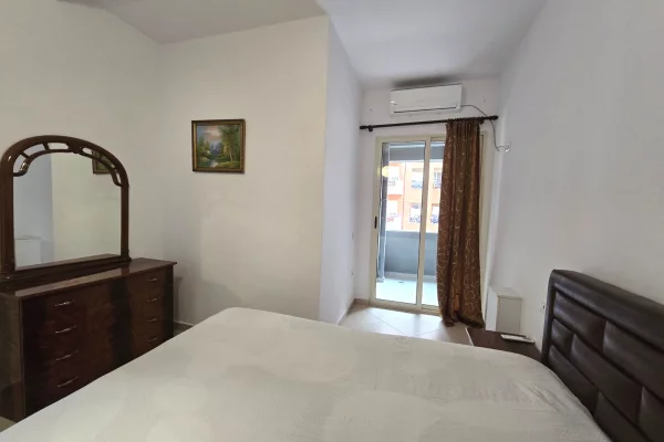 Shtepi me qera Apartament ne Tirane, 2+1, Mobilimi E mobiluar, Pagesa 550  Euro.