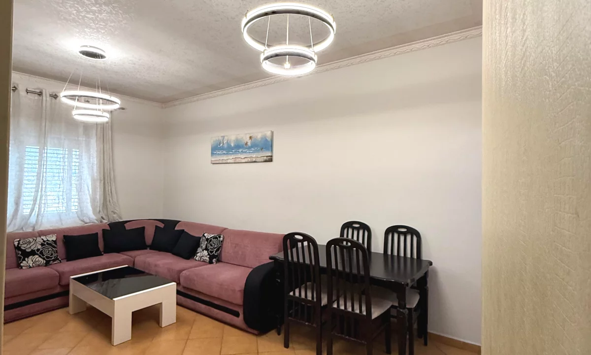 Shtepi ne shitje Apartament ne Tirane, 1+1, Mobilimi E mobiluar, Pagesa 135,000  Euro.