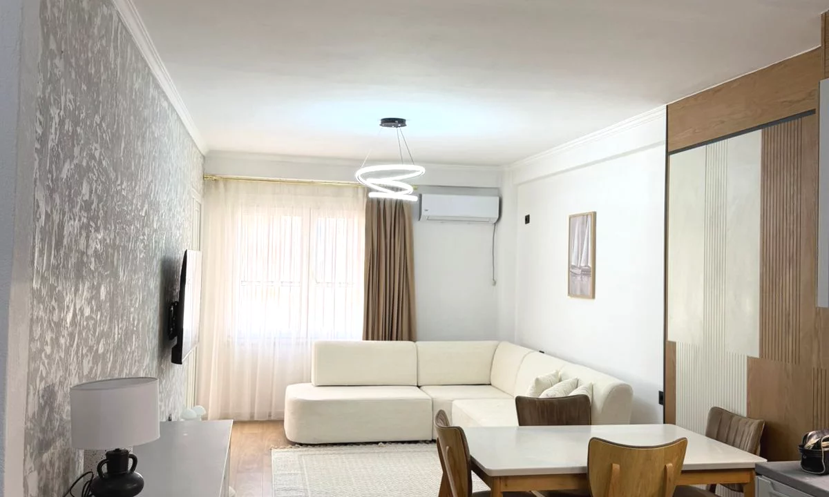Shtepi ne shitje Apartament ne Tirane, 1+1, Mobilimi E mobiluar, Pagesa 12,100,000  Leke.