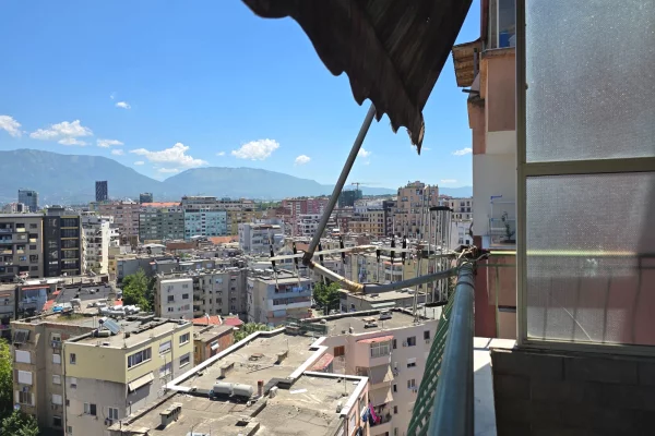 Shtepi ne shitje Apartament ne Tirane, 2+1, Mobilimi Bosh, pa mobiluar, Pagesa 230,000  Euro.