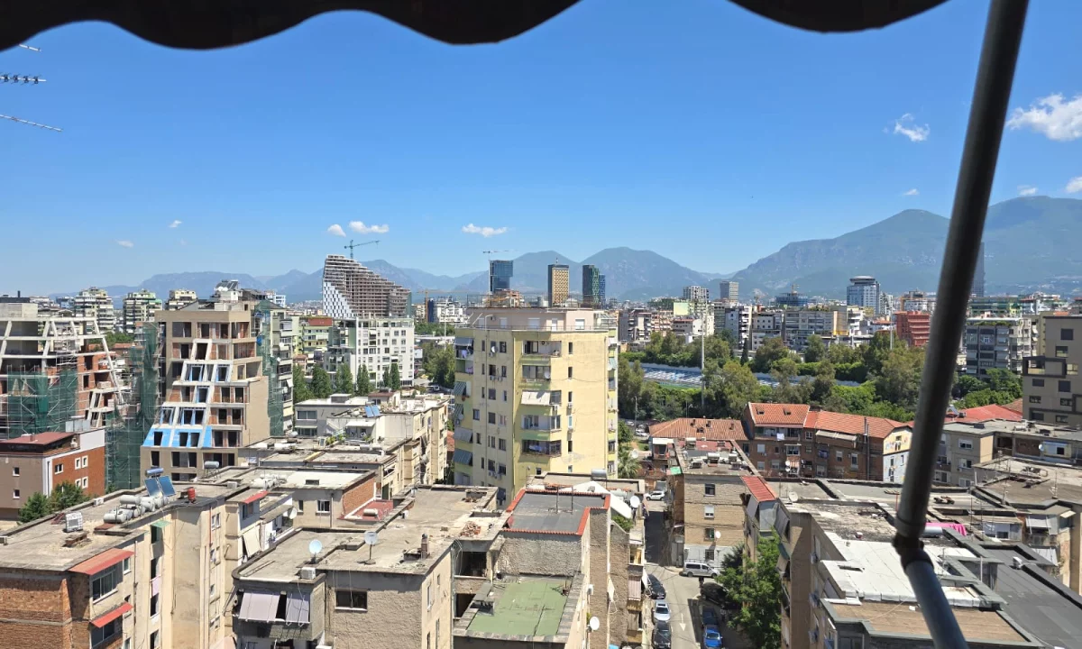 Shtepi ne shitje Apartament ne Tirane, 2+1, Mobilimi Bosh, pa mobiluar, Pagesa 230,000  Euro.