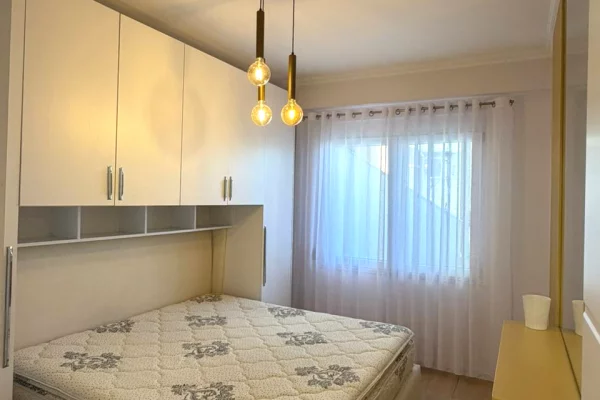 Shtepi ne shitje Apartament ne Tirane, 1+1, Mobilimi E mobiluar, Pagesa 12,700,000  Leke.
