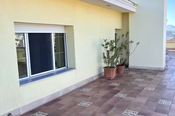 Shtepi ne shitje Penthose(kati i fundit panoramik) ne Tirane, 3+1, Mobilimi E mobiluar, Pagesa 600,000  Euro.