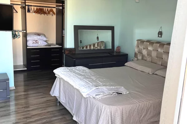 Shtepi ne shitje Penthose(kati i fundit panoramik) ne Tirane, 3+1, Mobilimi E mobiluar, Pagesa 600,000  Euro.