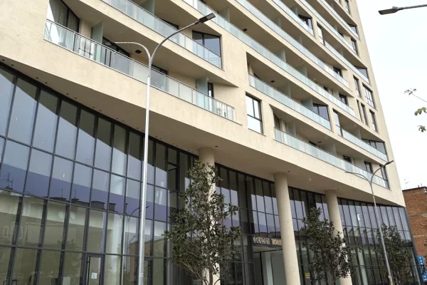 Shtepi ne shitje Apartament ne Tirane, 3+1, Mobilimi Bosh, pa mobiluar, Pagesa 456,000  Euro.