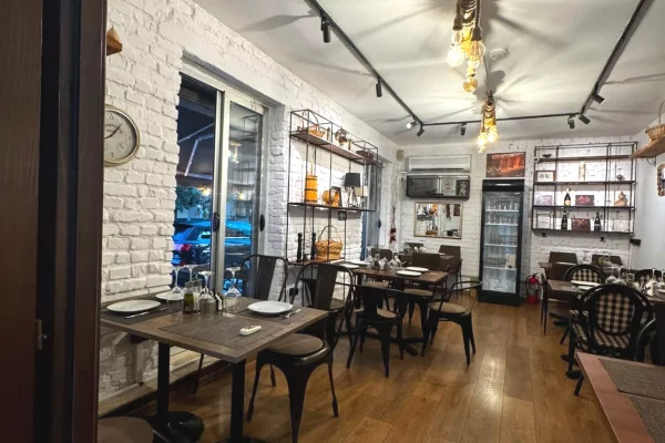 Ambient biznesi ne shitje 2+1 ne Tirane - 2,000,000 Leke