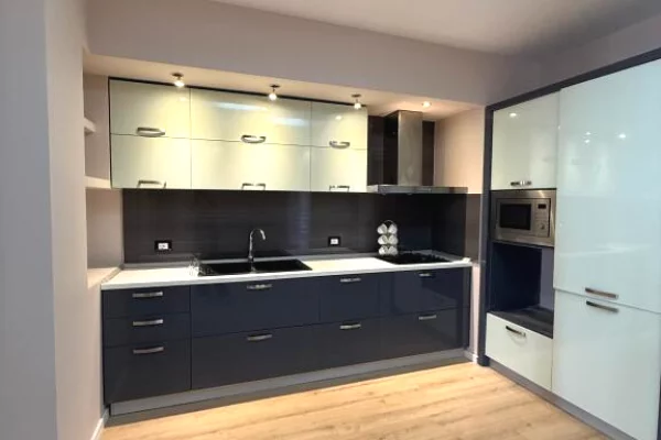 Shtepi ne shitje Apartament ne Tirane, 2+1, Mobilimi Pjeserisht e mobiluar, Pagesa 198,000  Euro.