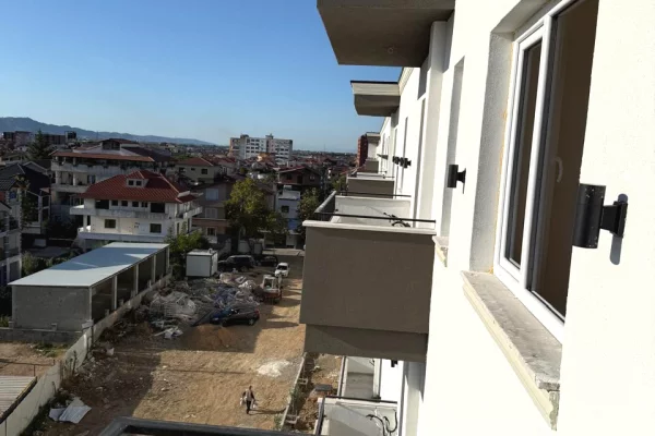 Shtepi ne shitje Apartament ne Tirane, 1+1, Mobilimi Bosh, pa mobiluar, Pagesa 62,000  Euro.