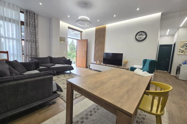 Shtepi me qera Apartament ne Tirane, 2+1, Mobilimi E mobiluar, Pagesa 900  Euro.