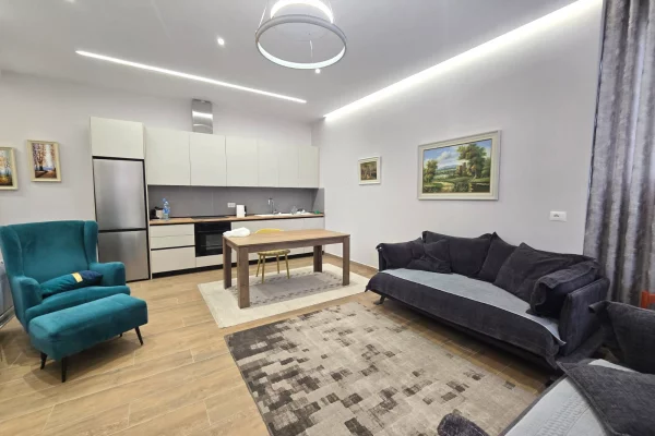 Shtepi me qera Apartament ne Tirane, 2+1, Mobilimi E mobiluar, Pagesa 900  Euro.