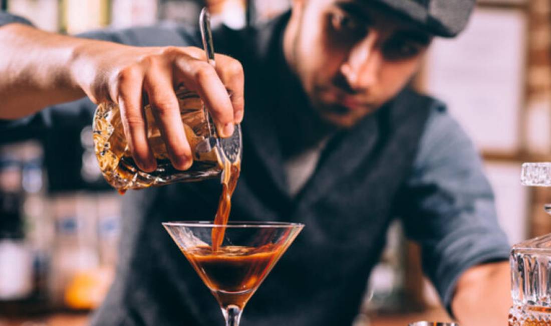 Offerte di lavoro a Tirana, Profession Banakier/e, Kamarier/e , , Pagamento 45,000  Leke.