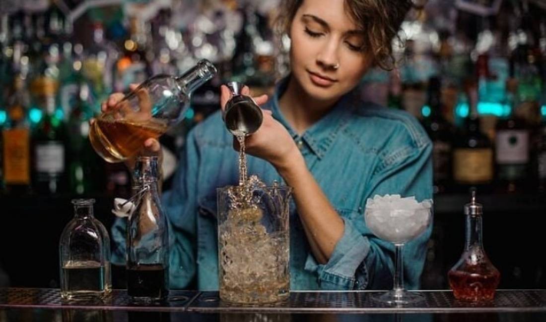 Offerte di lavoro a Tirana, Profession Banakiere, Kamariere , , Pagamento 30,000  Leke.