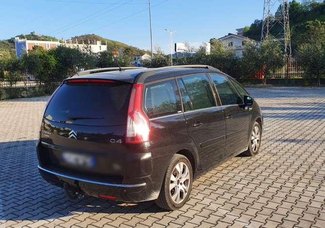 Jepet makina Citroen c4 grand picaso duke filluar nga 50 euro