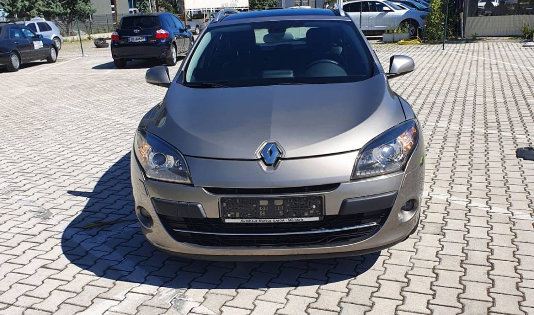 Jepet makina Reno megan duke filluar nga 40 euro dita