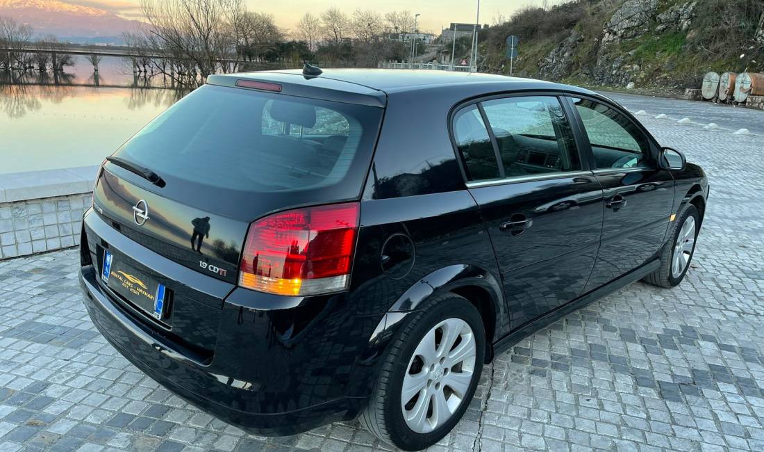 Jepet makina Opel signum me qera duke filluar nga 25 euro dita