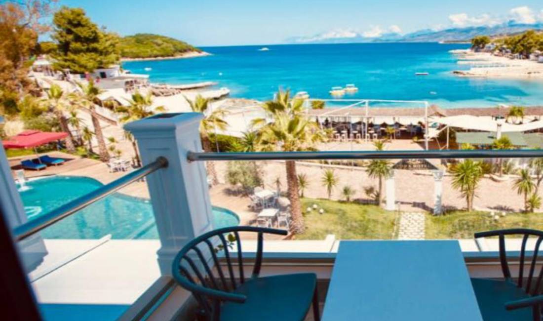 Offerte di lavoro a Santa Quaranta, Profession Kuzhunier, Bar tender, Fast foodjer, Kamarier restoranti, DJ , Principiante/Poca esperienza, Pagamento 180,000  Leke.