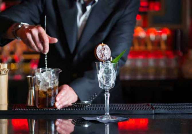 Njoftime Pune per Banakier/e, Kamarier/e ne Tirane