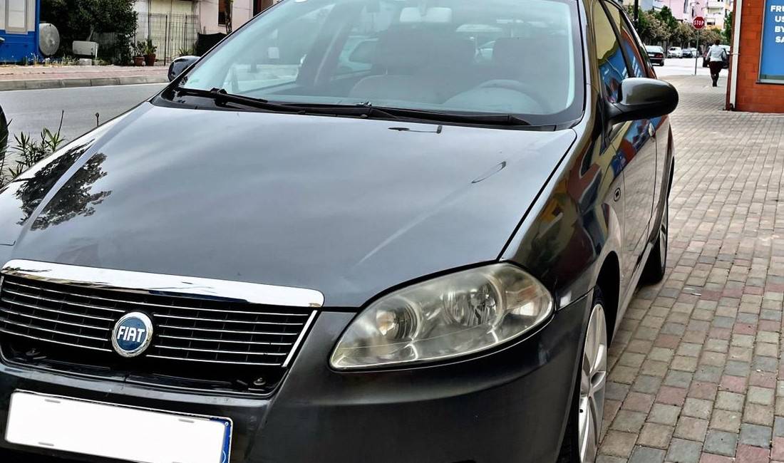Jepet makina Fiat Croma  me qera duke filluar nga 30  euro/dita