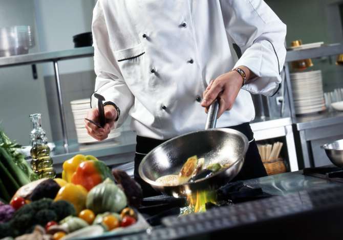 Offerte di lavoro per -Kuzhinier/e -Ndihmes kuzhinjer/e -Sanitare a Valona