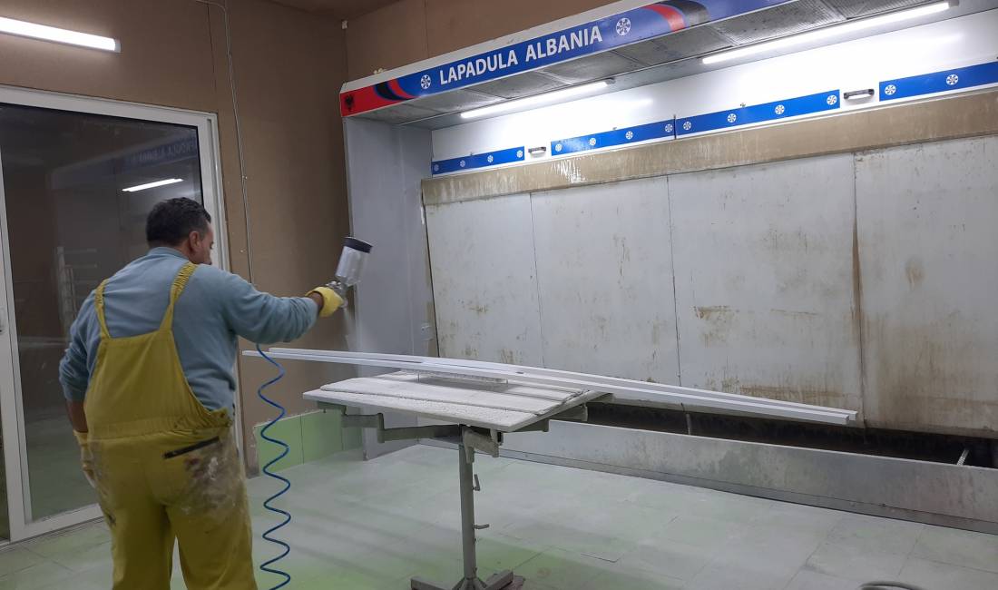 Bojaxhi Mobiljesh ofron sherbim Lyerje per te gjitha llojet e mobilieve