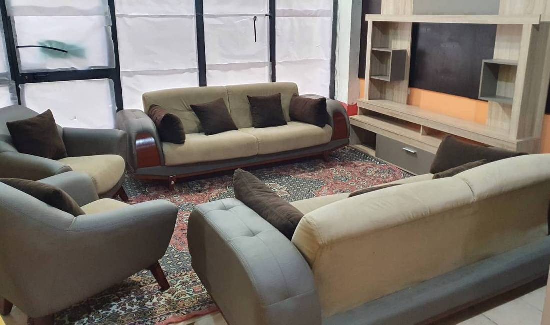 Ofrojme mobilje te perdorura, Set krevatesh, Kend divanesh, Dollap etj.