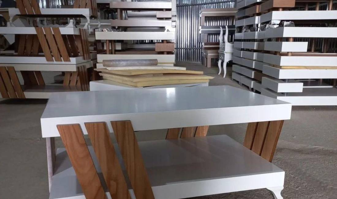 -Fabrike Prodhimi Karrigesh dhe Tavolinash