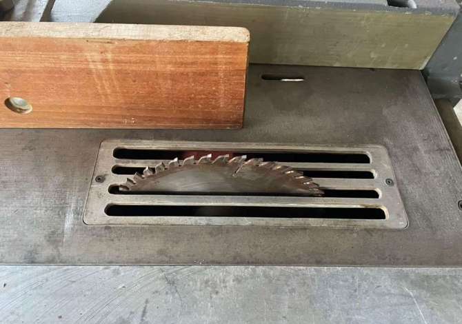 "ANDI MAKINERI " ofron makineri per punim druri dhe alumini 