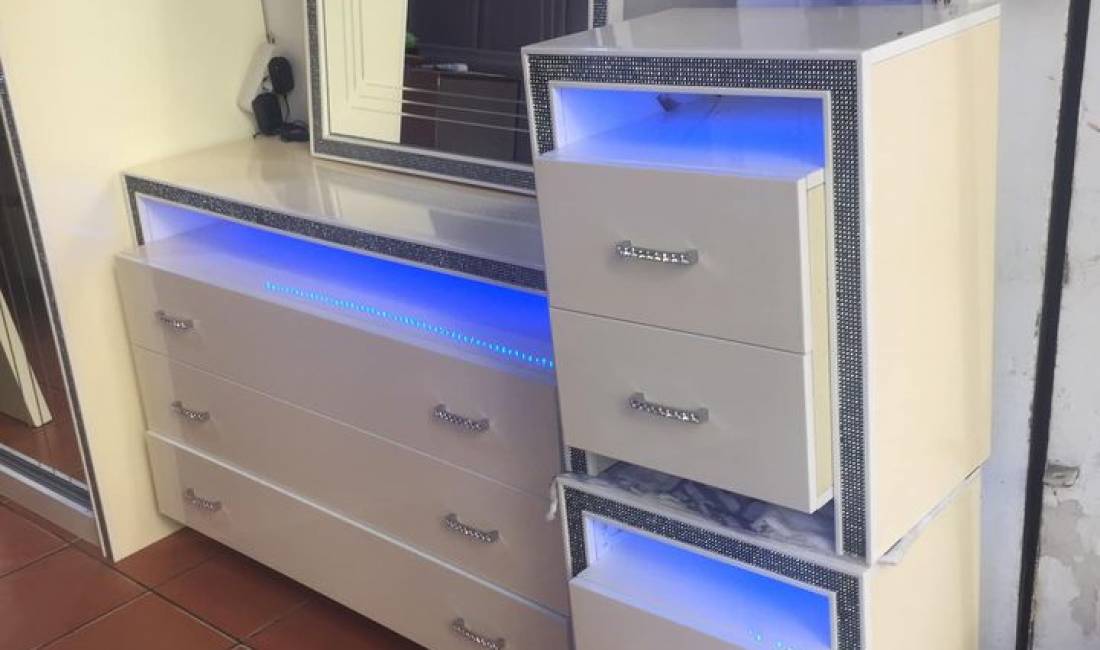 Ofrojme mobilje me porosi ,dhome gjumi, kuzhine, minibar, raft me shina