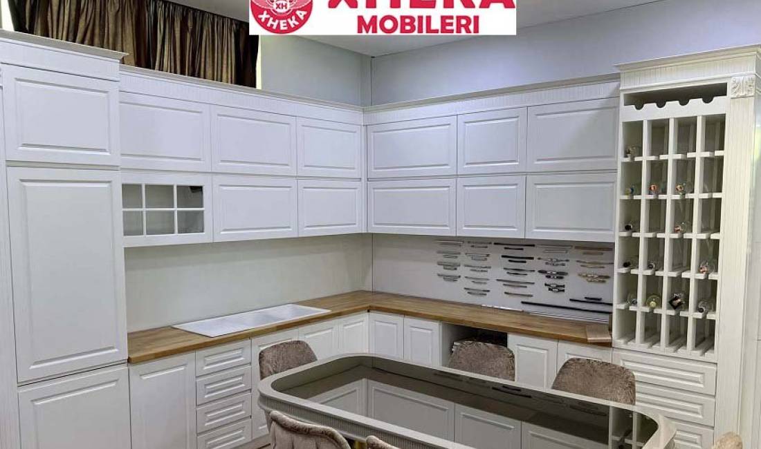 Fabrike mobilerie qe prodhon dhe ofron ne shkalle te gjere (shumice-pakice) per tregun vendas,