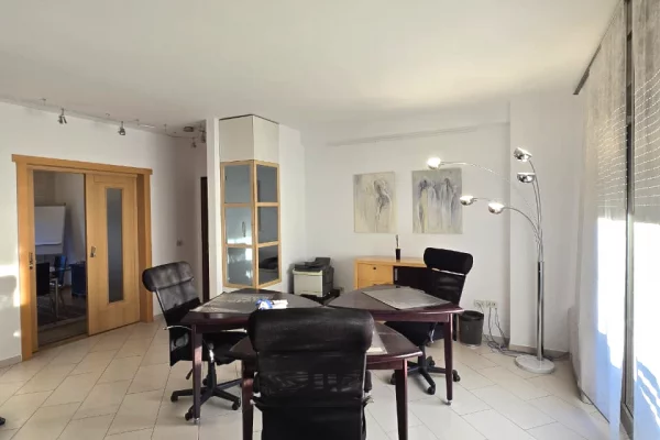 Business Property for Rent 3+1 in Tirana - 1,096 Euro