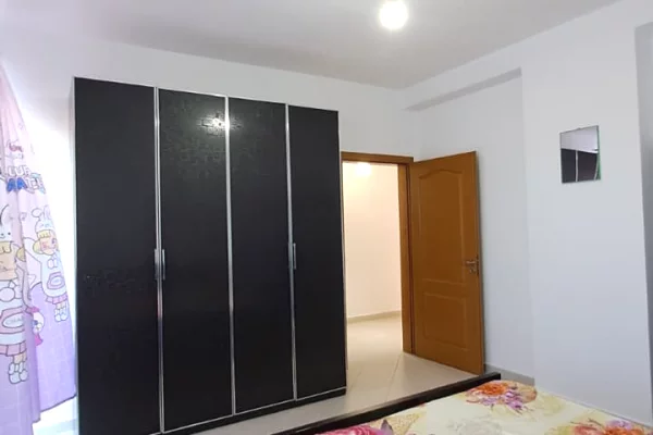 Shtepi ne shitje Apartament ne Tirane, 2+1, Mobilimi E mobiluar, Pagesa 85,000  Euro.