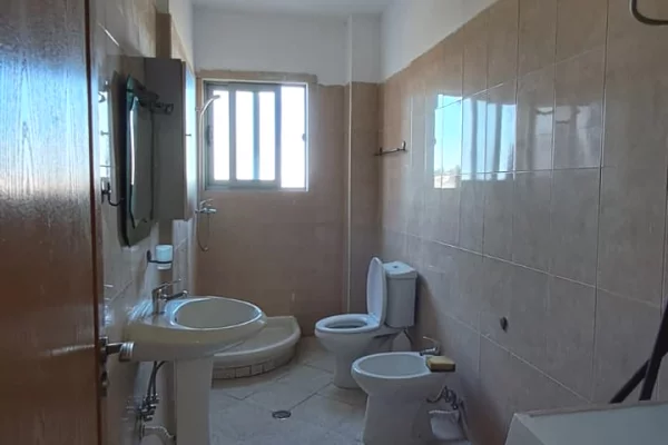 Shtepi ne shitje Apartament ne Tirane, 2+1, Mobilimi E mobiluar, Pagesa 85,000  Euro.