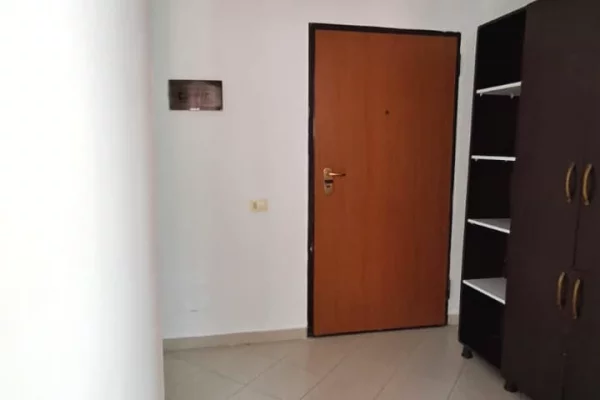 Shtepi ne shitje Apartament ne Tirane, 2+1, Mobilimi E mobiluar, Pagesa 85,000  Euro.