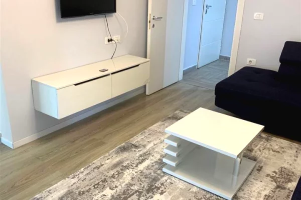 Shtepi me qera Apartament ne Tirane, 2+1, Mobilimi E mobiluar, Pagesa 700  Euro.