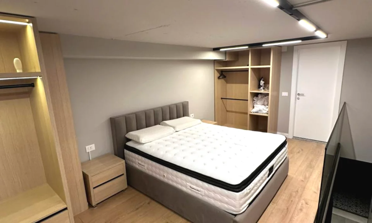 Shtepi ne shitje Duplex(shtepi me 2 kate) ne Tirane, 1+1, Mobilimi E mobiluar, Pagesa 119,000  Euro.