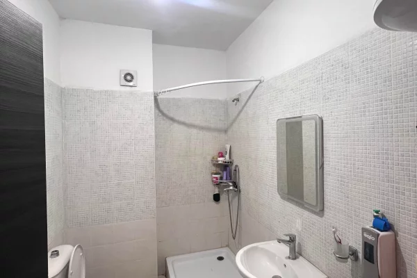 Appartamento in vendita a Tirana 2+1, Arredato