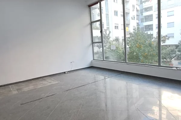 Business Property for Rent 1+1 in Tirana - 400 Euro