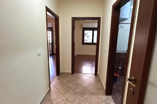 Shtepi me qera Apartament ne Tirane, 2+1, Mobilimi Bosh, pa mobiluar, Pagesa 75,000  Leke.