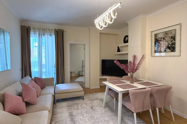 Shtepi me qera Apartament ne Tirane, 2+1, Mobilimi E mobiluar, Pagesa 1,200  Euro.