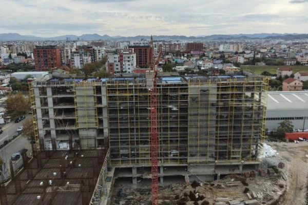 Shtepi ne shitje Apartament ne Tirane, 1+1, Mobilimi Bosh, pa mobiluar, Pagesa 49,400  Euro.