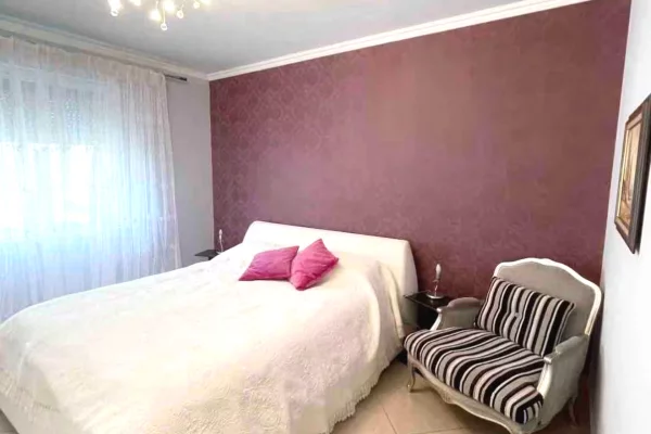 Shtepi me qera Apartament ne Tirane, 3+1, Mobilimi E mobiluar, Pagesa 1,500  Euro.